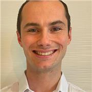 Professeur de mathématiques expérimenté, donne des cours au niveau secondaire en spécialité scientifique.